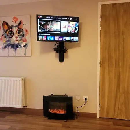 Chaleureux Avec Parking Et Recharge Ve Prives Apartment